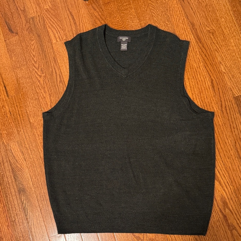 Dockers Men's V-Neck Green Sweater Vest